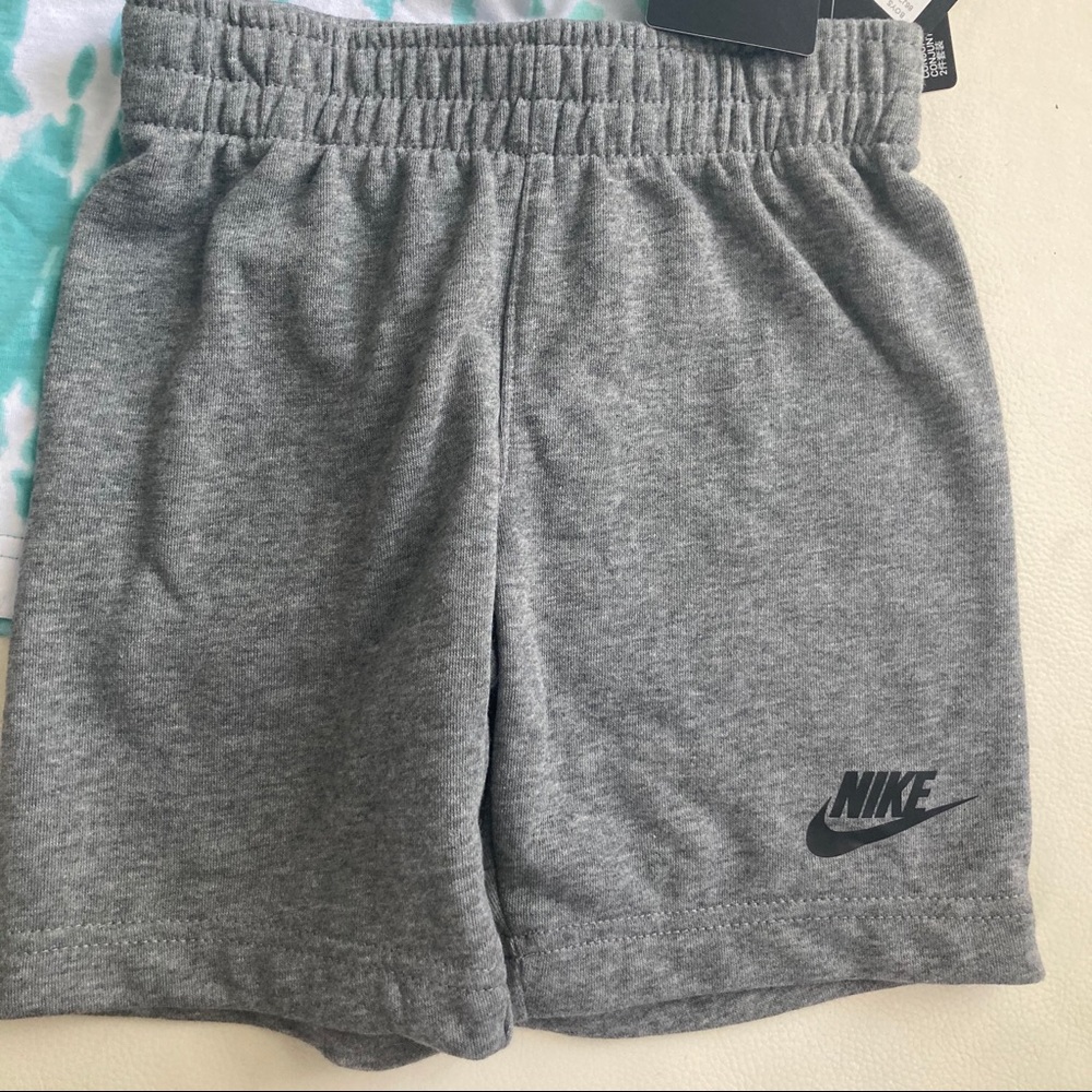 Nike Active Shorts top outfit - Picture 3 of 4